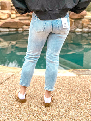 Mica MID RISE STRAIGHT LEG