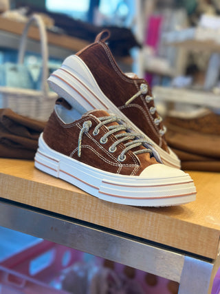 Very G Aman Velvet Sneaker