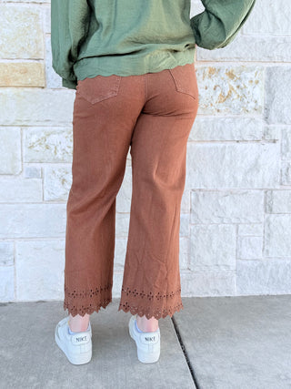 Entro H/W ankle length pants with floral embroidered border hem