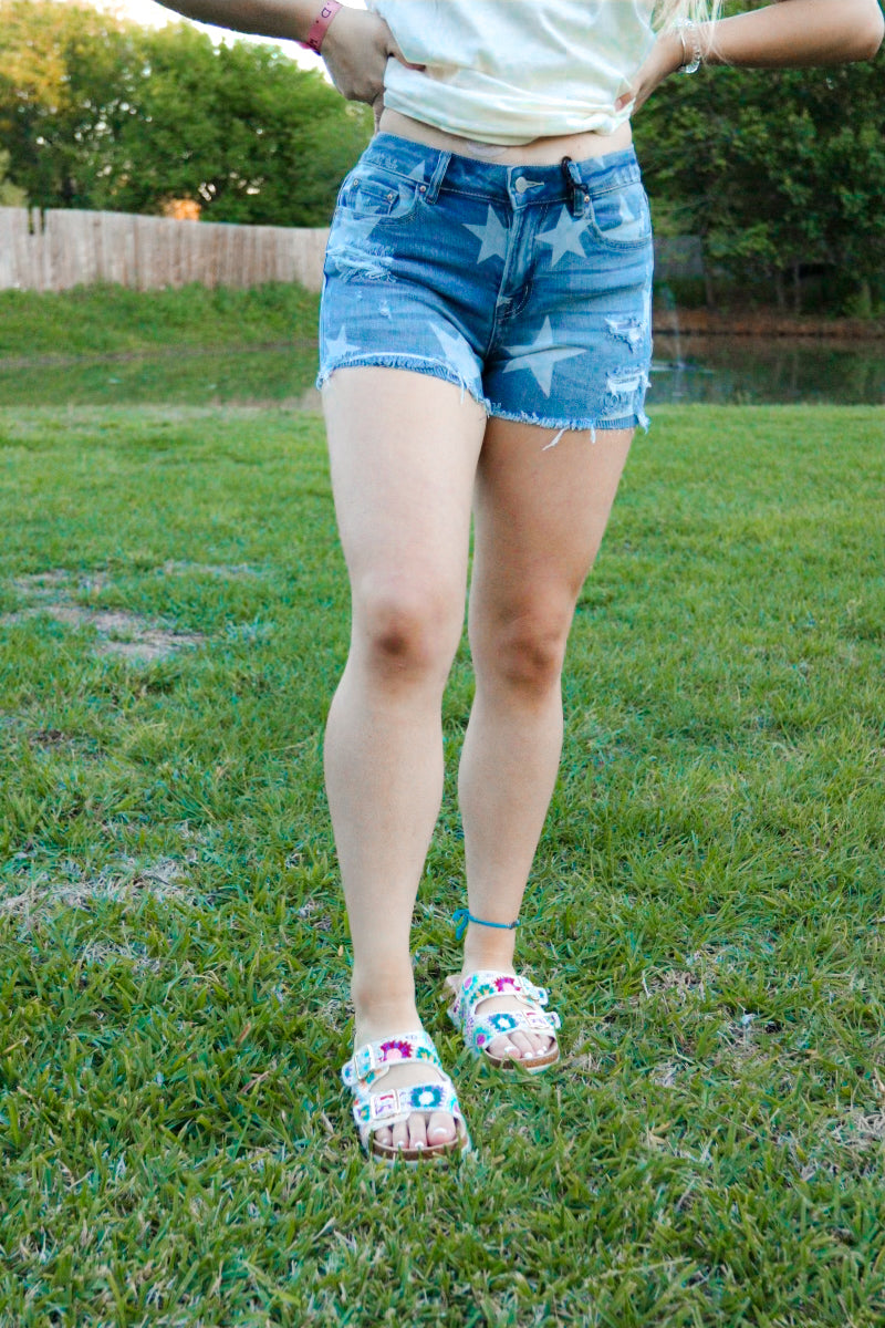 HIGH RISE SHORTS WITH STAR PRINT DETAIL