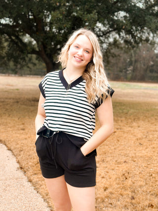 KNIT SHORTS W/POCKETS & DRAWSTRING