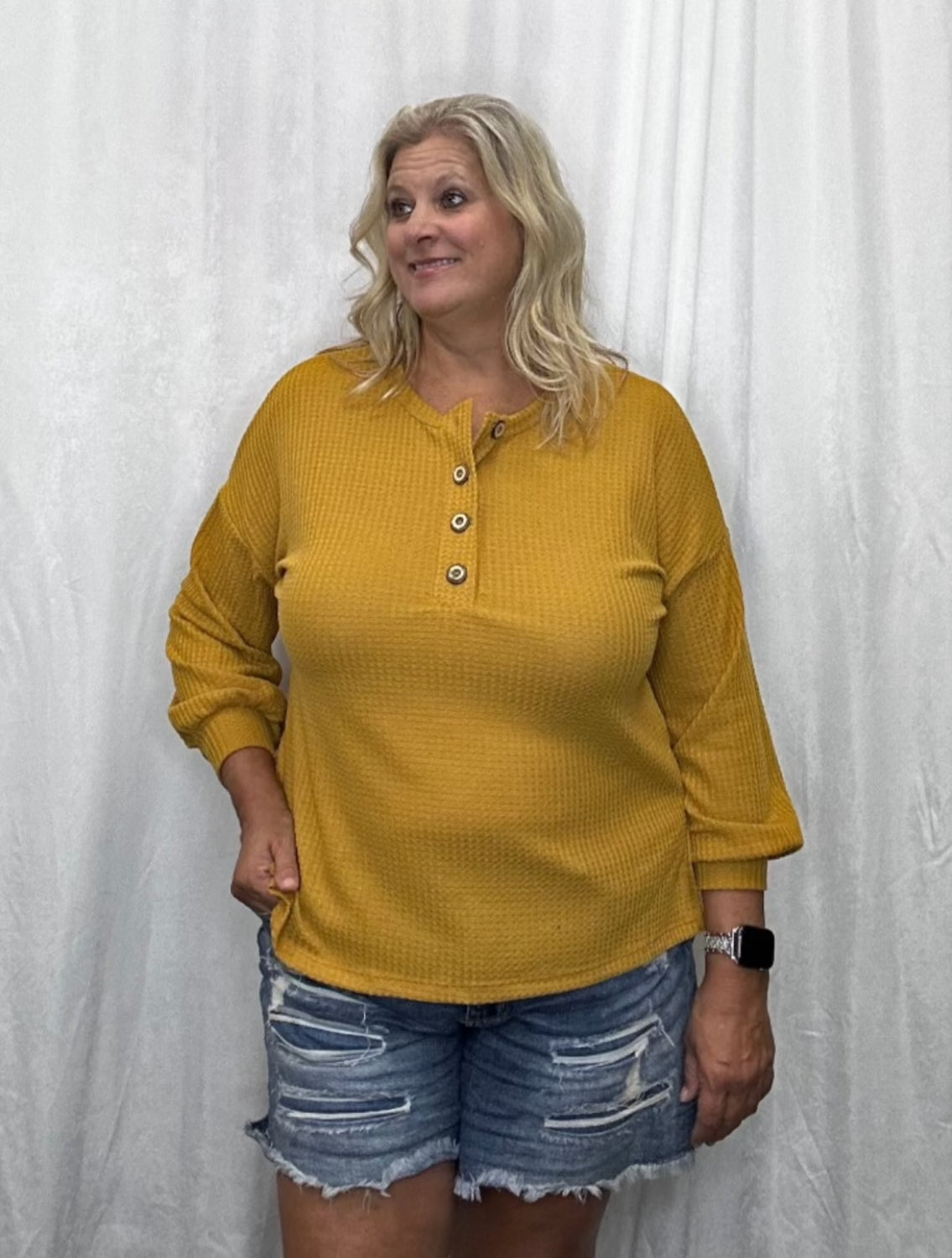 Long sleeve solid knit top with a round neck